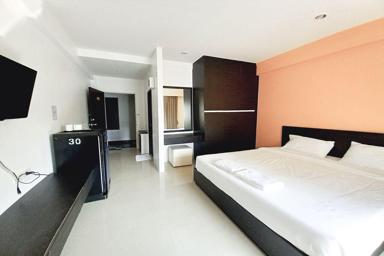 Ruan Plaisoi Apartment Bangkok Bagian luar foto
