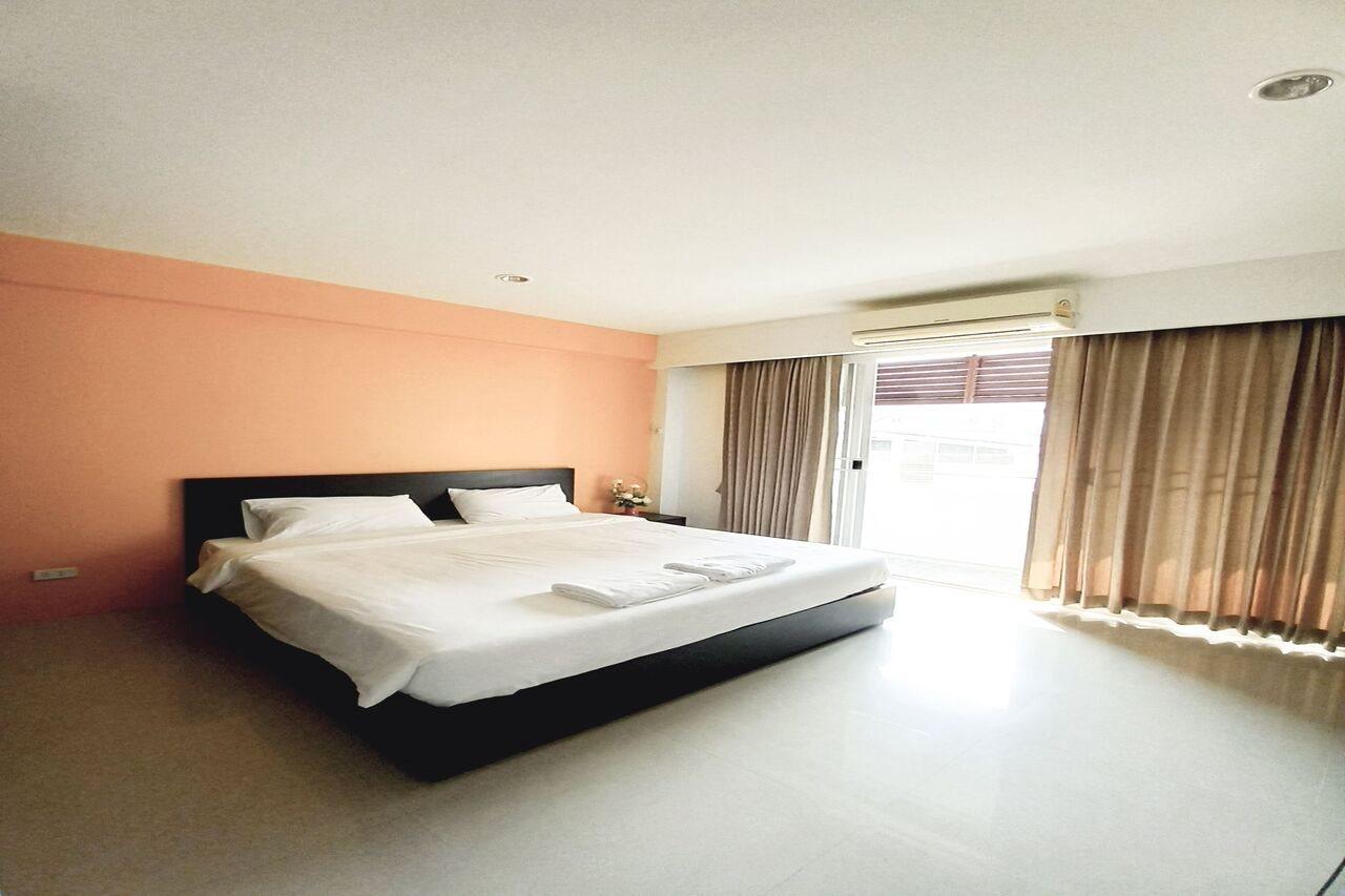 Ruan Plaisoi Apartment Bangkok Bagian luar foto