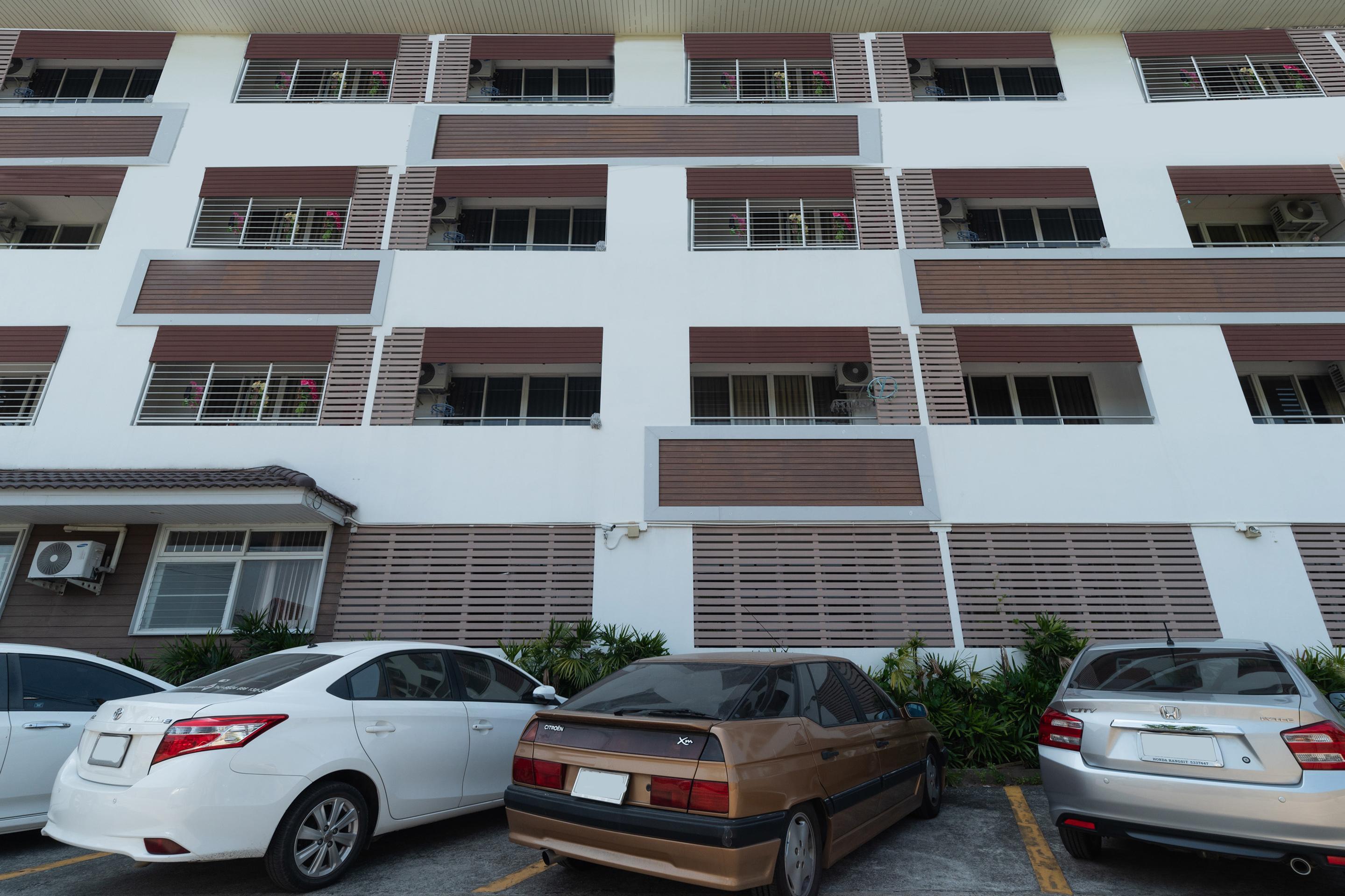 Ruan Plaisoi Apartment Bangkok Bagian luar foto