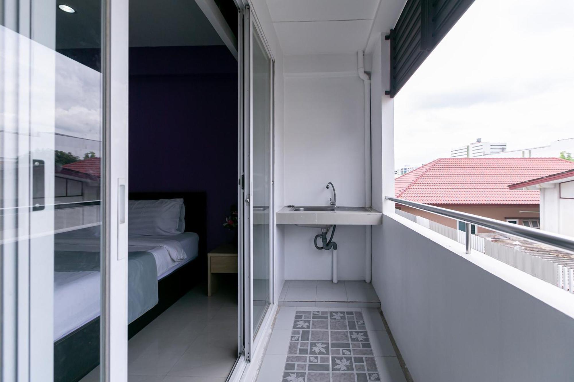 Ruan Plaisoi Apartment Bangkok Bagian luar foto