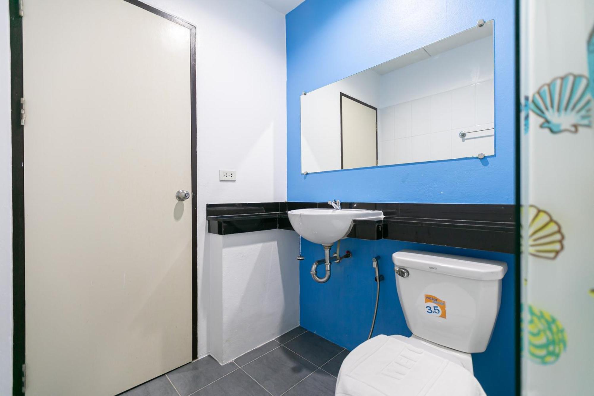 Ruan Plaisoi Apartment Bangkok Bagian luar foto