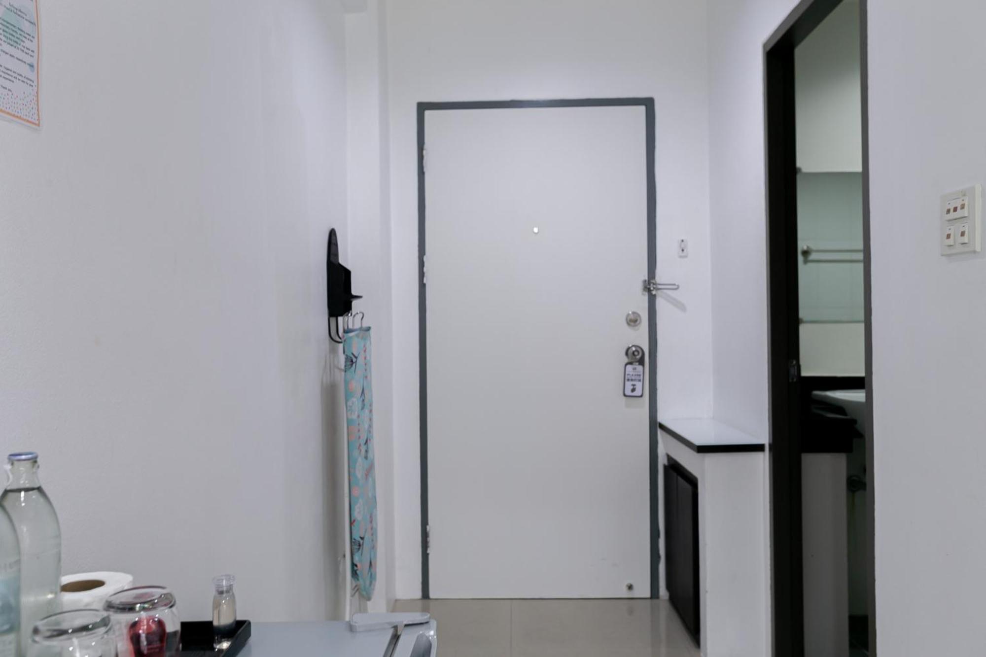 Ruan Plaisoi Apartment Bangkok Bagian luar foto