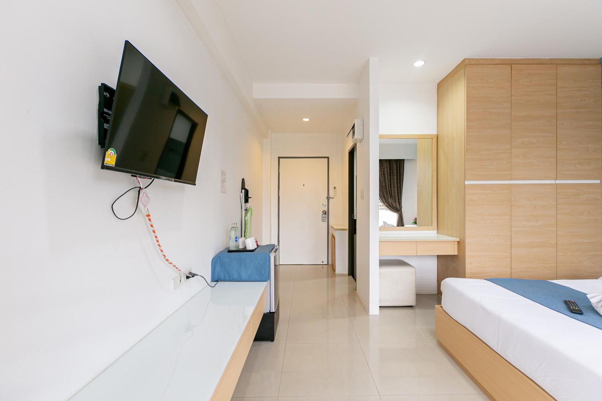 Ruan Plaisoi Apartment Bangkok Bagian luar foto