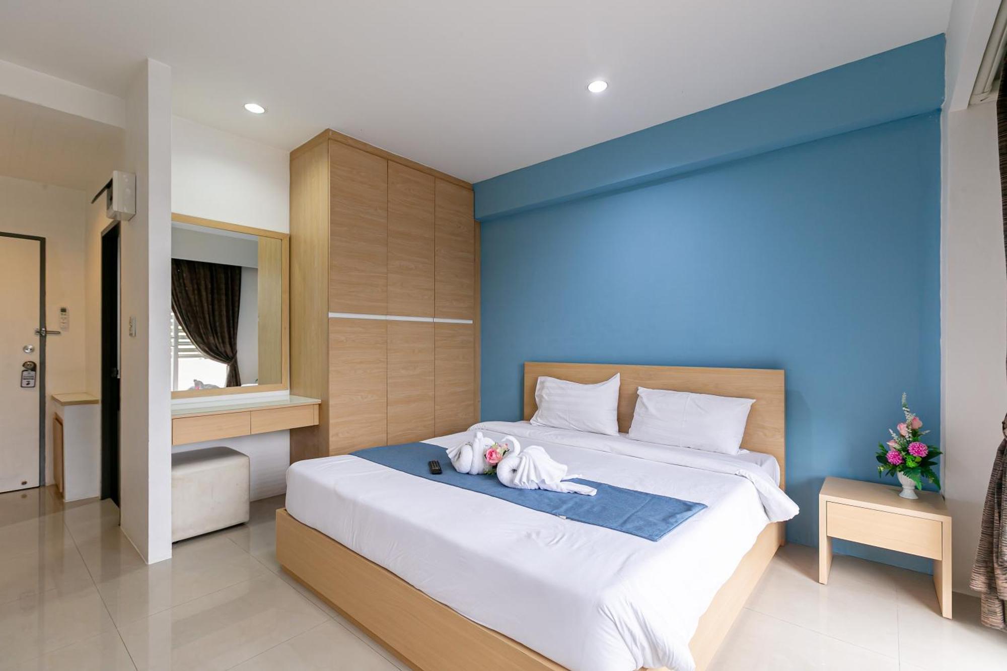 Ruan Plaisoi Apartment Bangkok Bagian luar foto