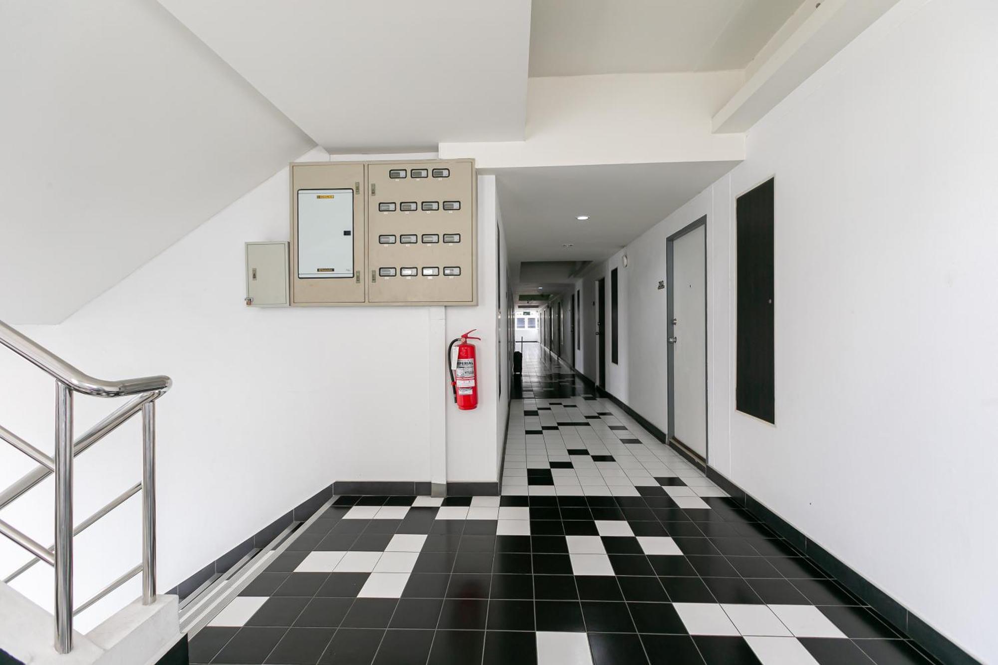 Ruan Plaisoi Apartment Bangkok Bagian luar foto