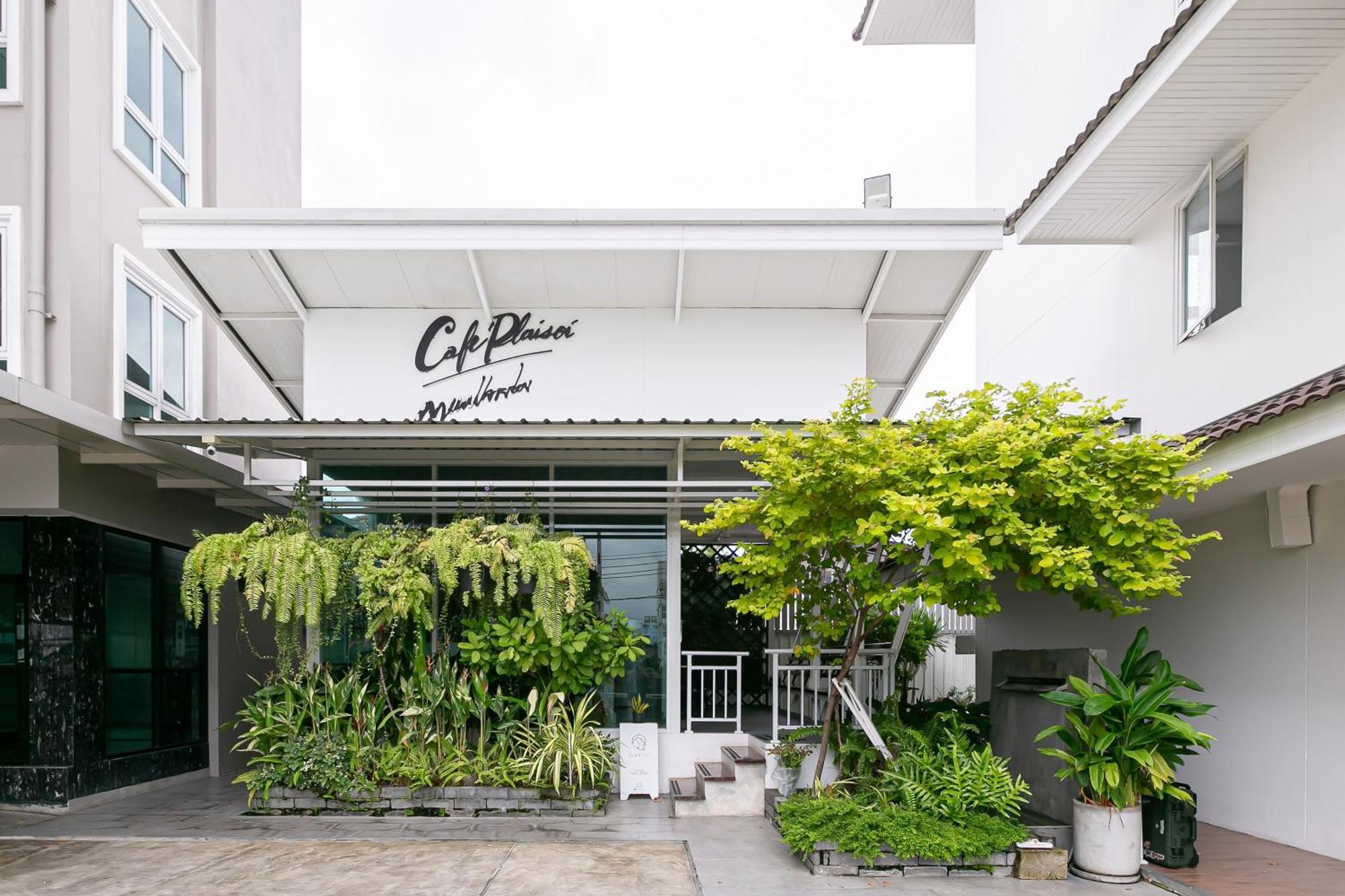 Ruan Plaisoi Apartment Bangkok Bagian luar foto