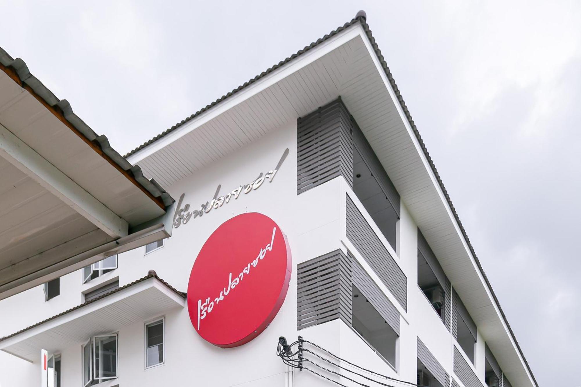 Ruan Plaisoi Apartment Bangkok Bagian luar foto