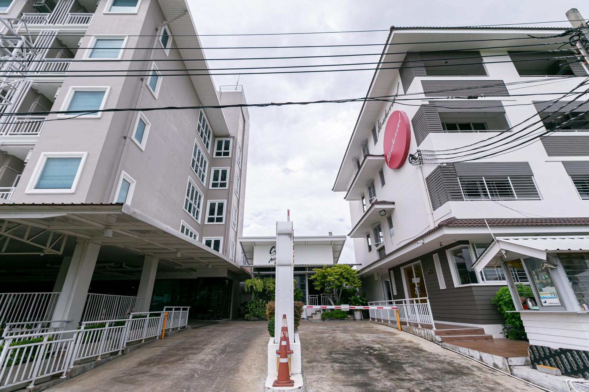 Ruan Plaisoi Apartment Bangkok Bagian luar foto