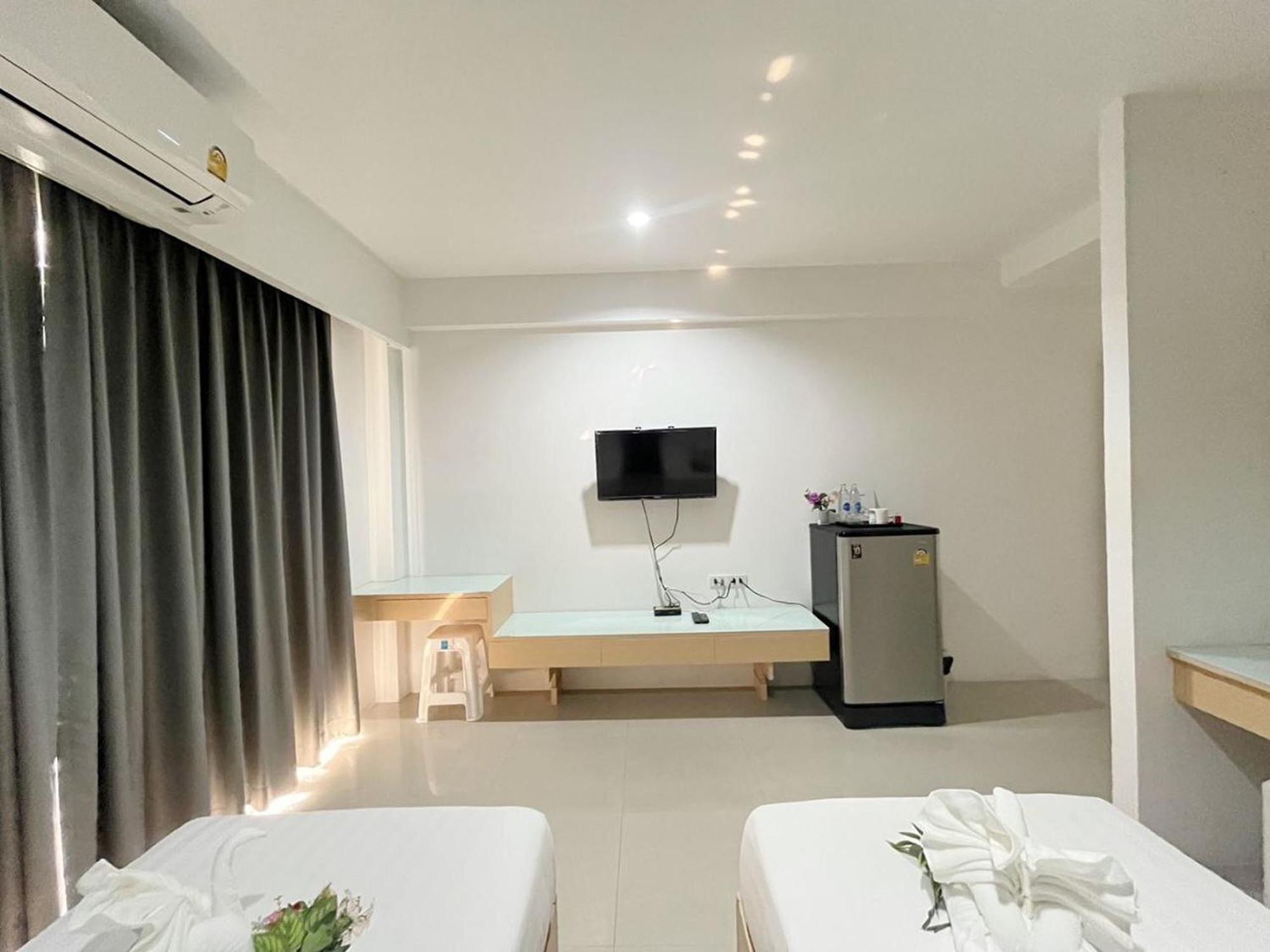Ruan Plaisoi Apartment Bangkok Bagian luar foto