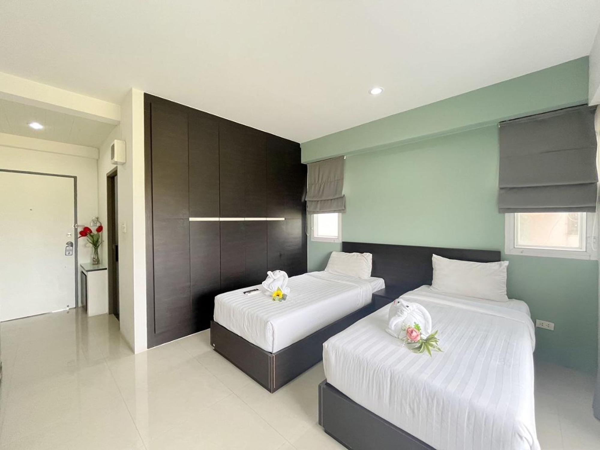 Ruan Plaisoi Apartment Bangkok Bagian luar foto