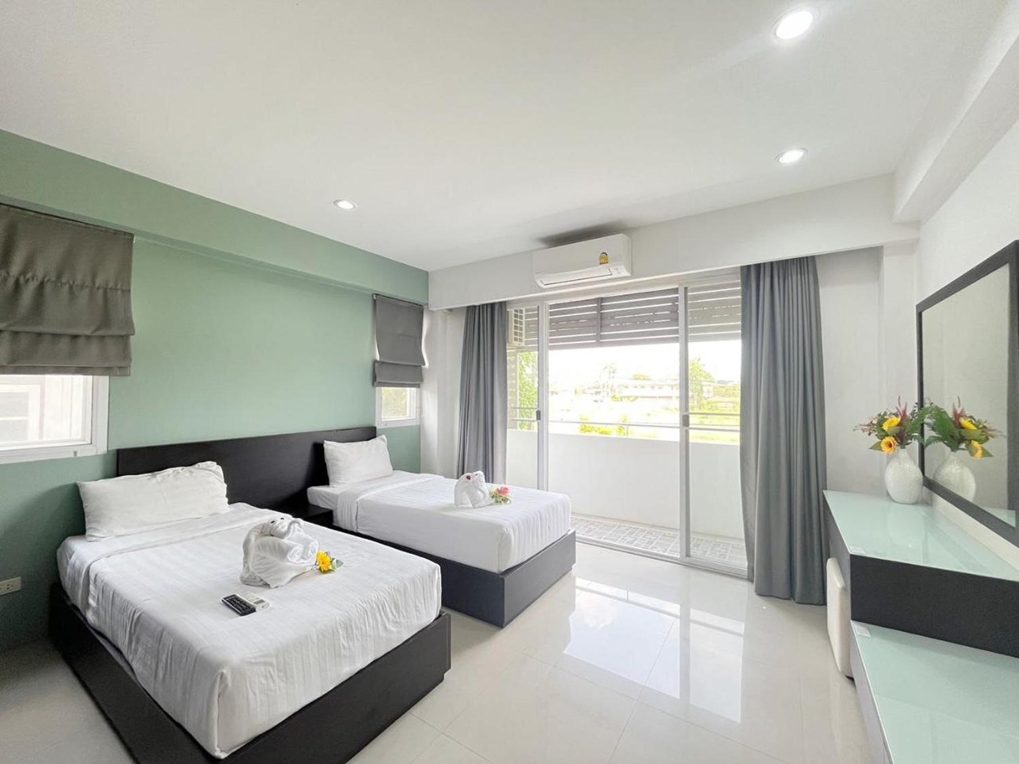 Ruan Plaisoi Apartment Bangkok Bagian luar foto