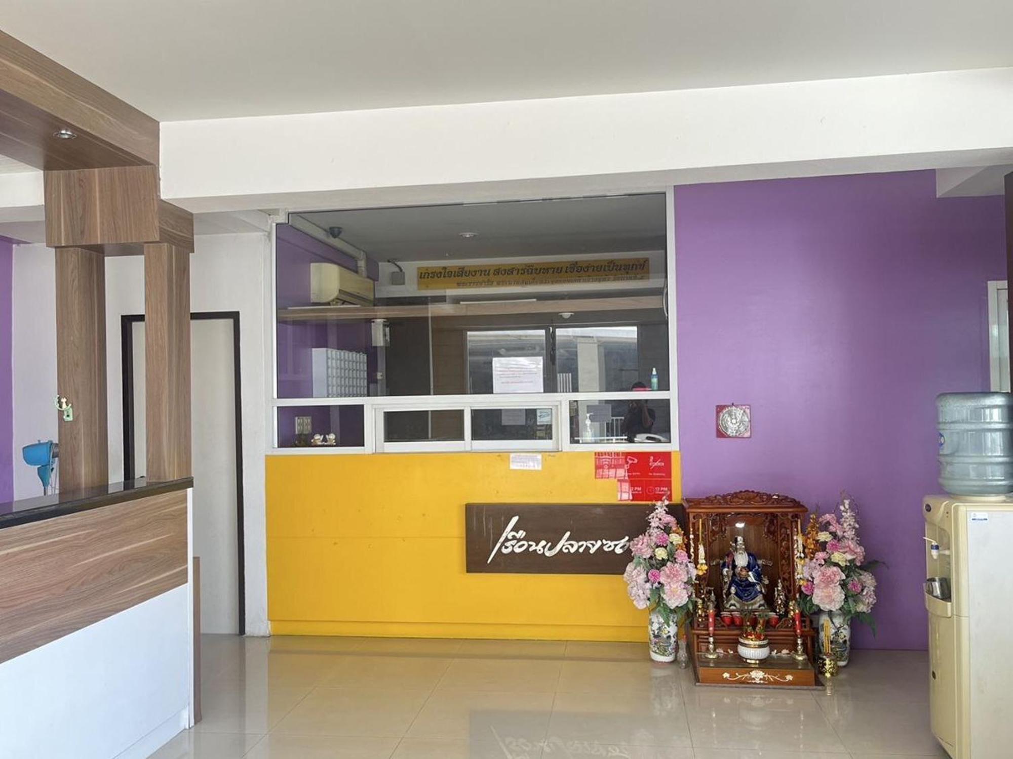 Ruan Plaisoi Apartment Bangkok Bagian luar foto