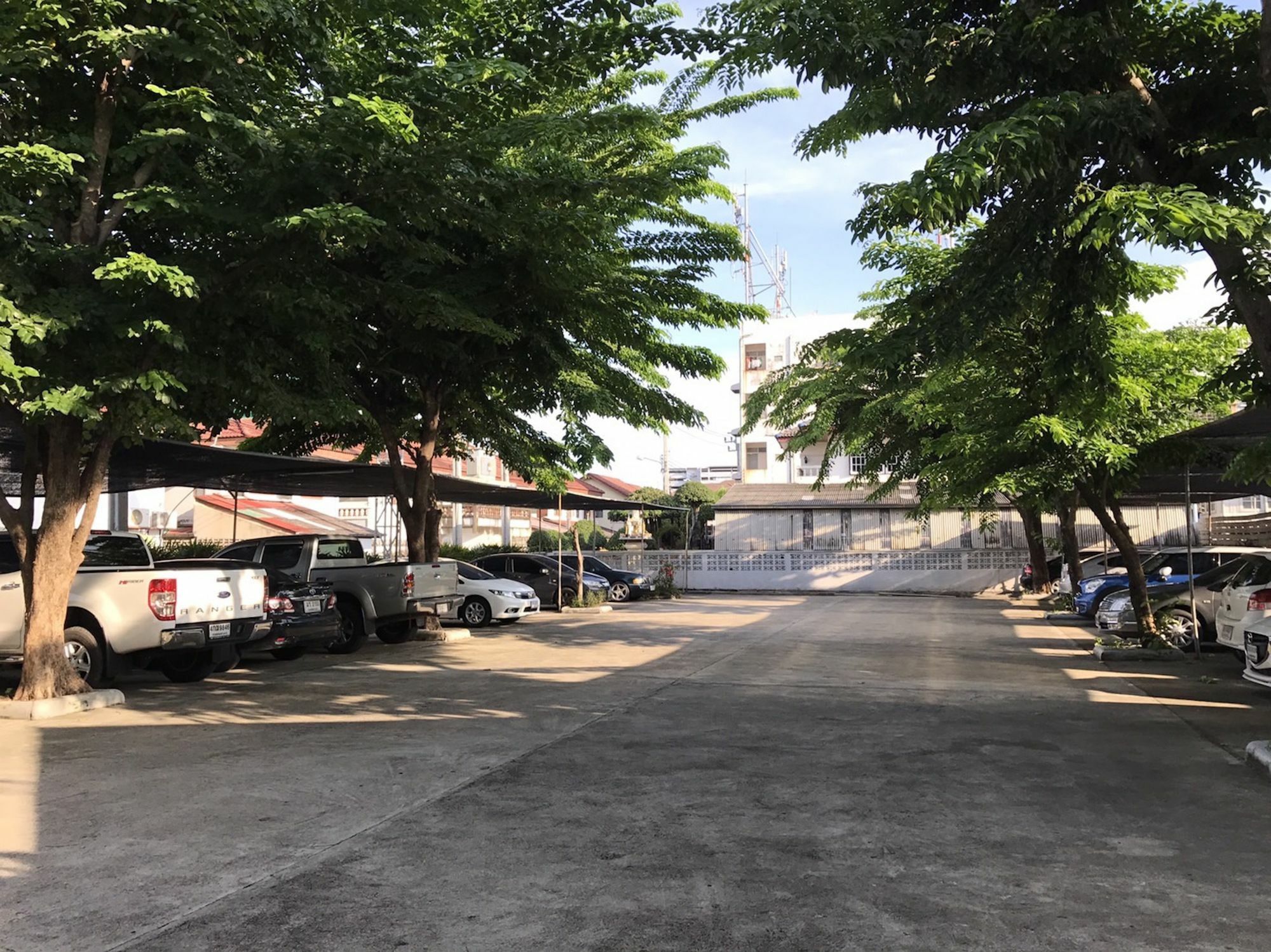 Ruan Plaisoi Apartment Bangkok Bagian luar foto