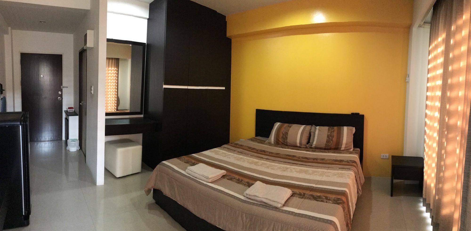 Ruan Plaisoi Apartment Bangkok Bagian luar foto